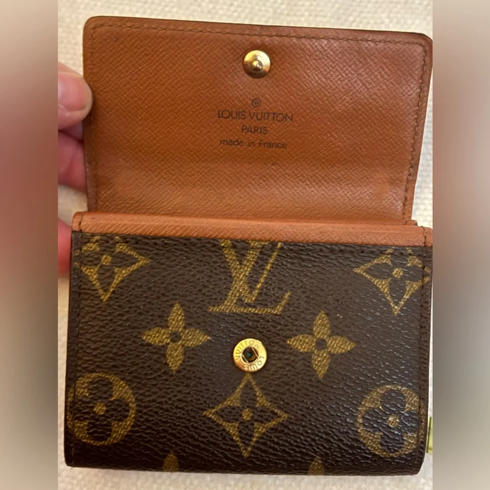🚨SOLD🚨Vintage Louis Vuitton card holder - Picture 5 of 8
